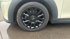 MINI Hatchback 1.5 Cooper Classic 3dr Auto Petrol Hatchback